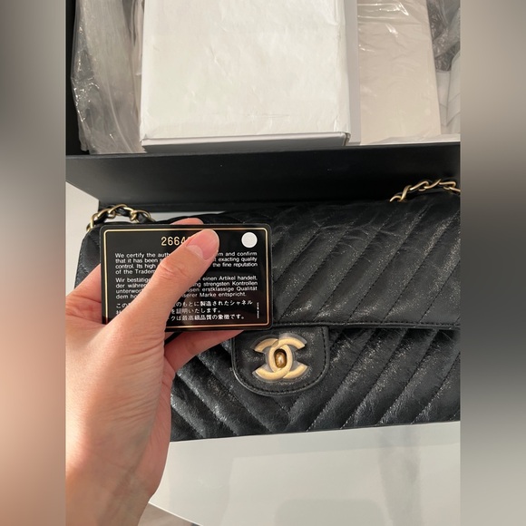 Chanel Classic Flap Black Medium - Picture 4 of 12